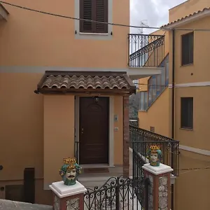 Casa Cundari , Castelmola Italia